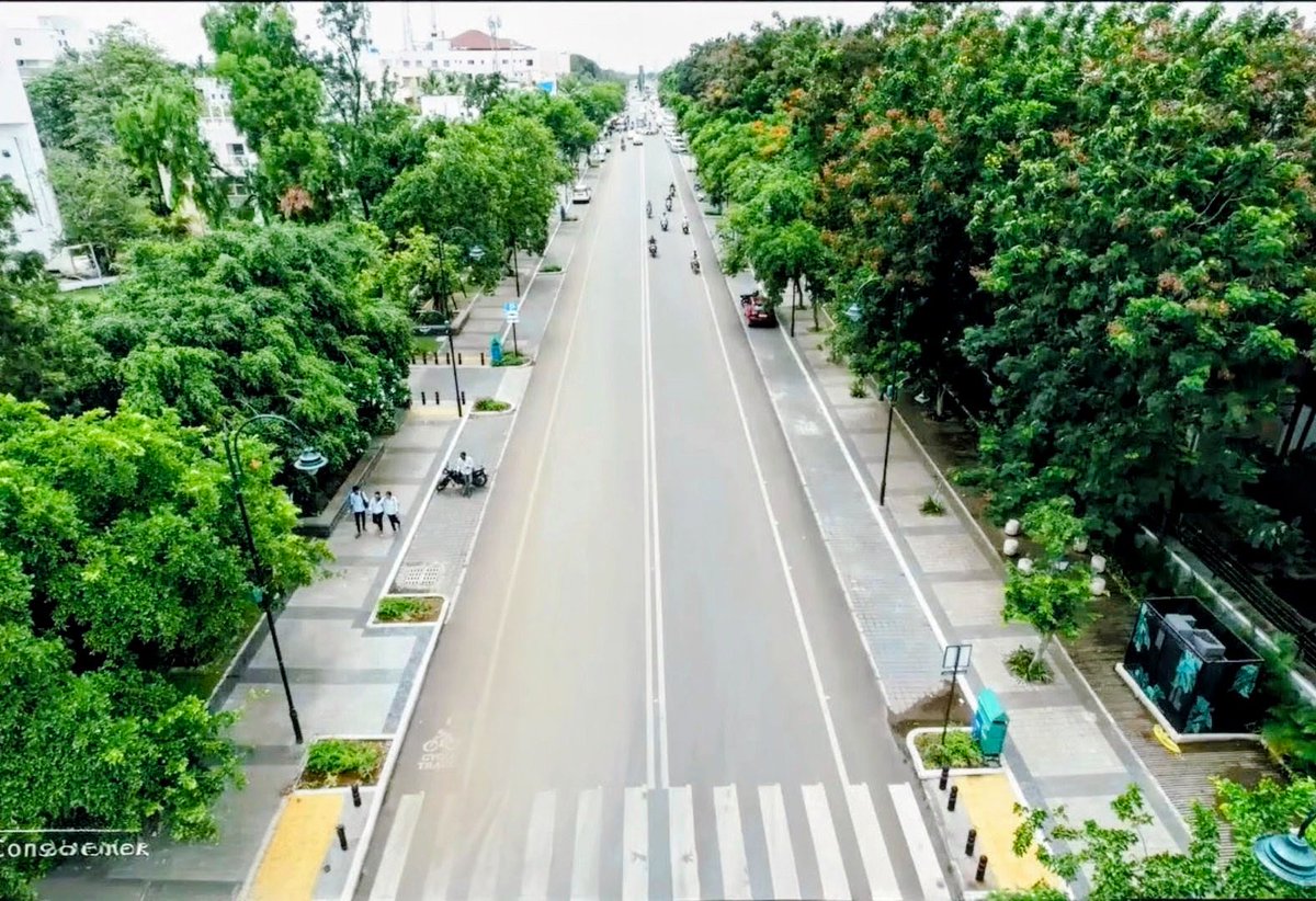 YTKDIndia's tweet image. This should be the norm, not the exception.

&amp;gt;Clean roads.
&amp;gt;Wide footpaths. 
&amp;gt;Green surroundings.

Indian cities deserve infrastructure built for people, not just for cars.