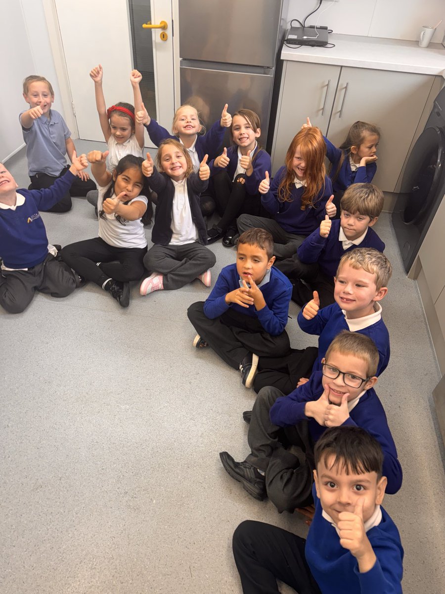 MissSmith2MS's tweet photo. Yesterday we made toffee apples for our G2BG Treat 🍎 https://t.co/8Xo64xOZeE