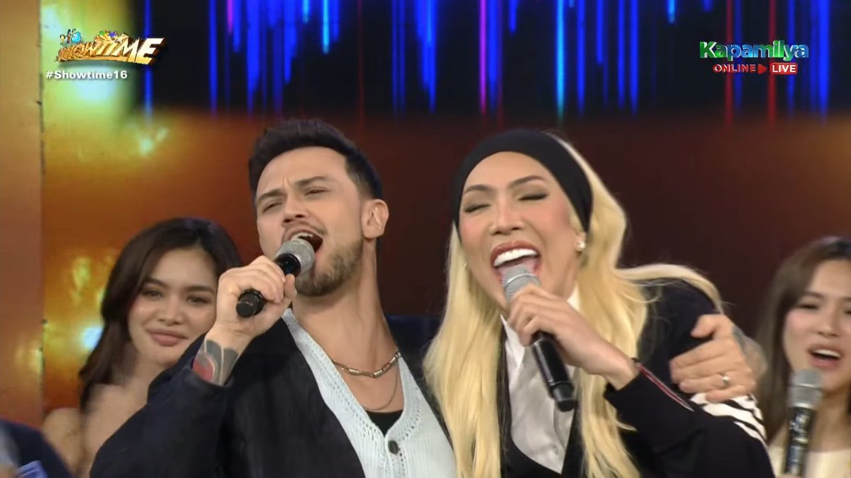 Kuys Billy Crawford in the hoooussseeee!
Happy anniversary din, Kuys! 🫶🏻

#Showtime16 
<a href="/itsShowtimeNa/">It's Showtime</a> 💙💛🫶🏻🌈✨