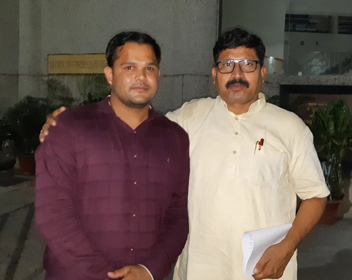 बड़े भैया <a href="/LokendraParasar/">लोकेन्द्र पाराशर Lokendra parashar</a> जी को #भाजपा_प्रदेश_मंत्री बनाए जाने पर हार्दिक बधाई एवं शुभकामनाएं।

आपको इस नई जिम्मेदारी के लिए ढेर सारी शुभकामनाएं।

<a href="/BJP4MP/">BJP Madhya Pradesh</a>
