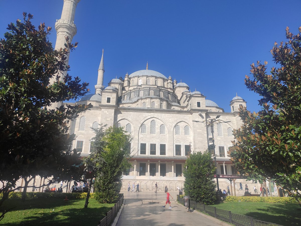 1Kitap_sever's tweet image. "Derdin gücünde büyükse korkma 
Allah var." 
#hayirlicumalar 
#gunaydin