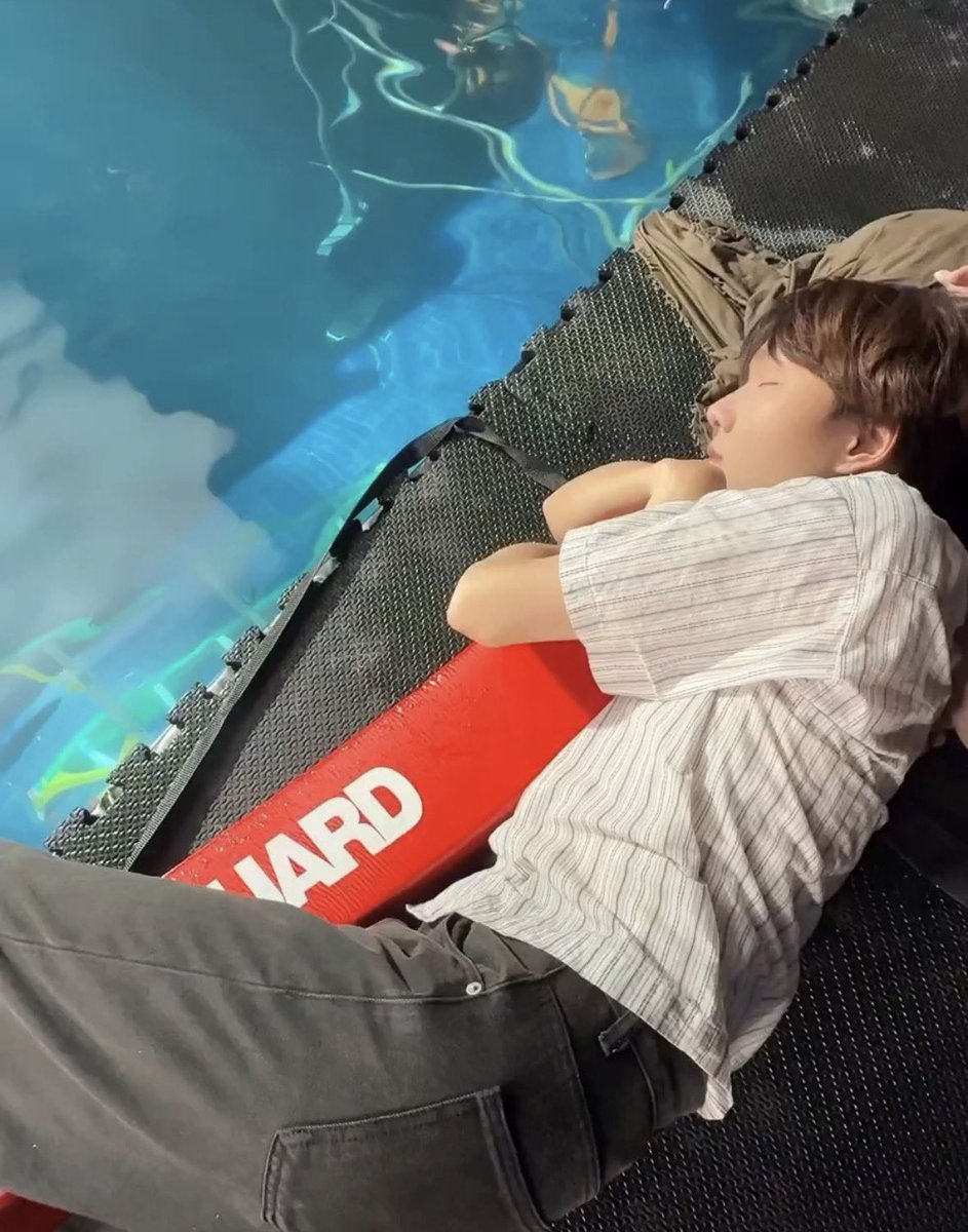 PharanOffice's tweet image. 🐰: 💤💤😴
🦆: อ้าวหลับหรอ 👉😁😁😁😁

ฮีเอ็นดูวกระต่ายน้อยฮีอยู่อย่างงงง
#เก่งน้ำปิง #Kengnamping