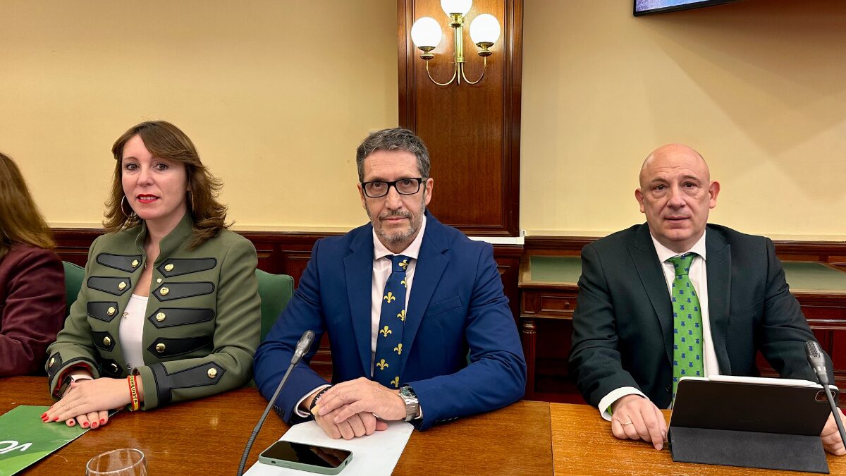Nieva Machín: "Hoy empieza una nueva etapa de legalidad y respeto a los trabajadores".

🗣️ No más parches, ni trabajadores usados como peones políticos.

📅 Años de interinidad maquillada… borrados en un solo pleno con VOX.

actualidadpolitica.es/nieva-machin-h… <a href="/Vox_Mostoles/">Vox Móstoles</a> <a href="/nievamachin/">Nieva</a>