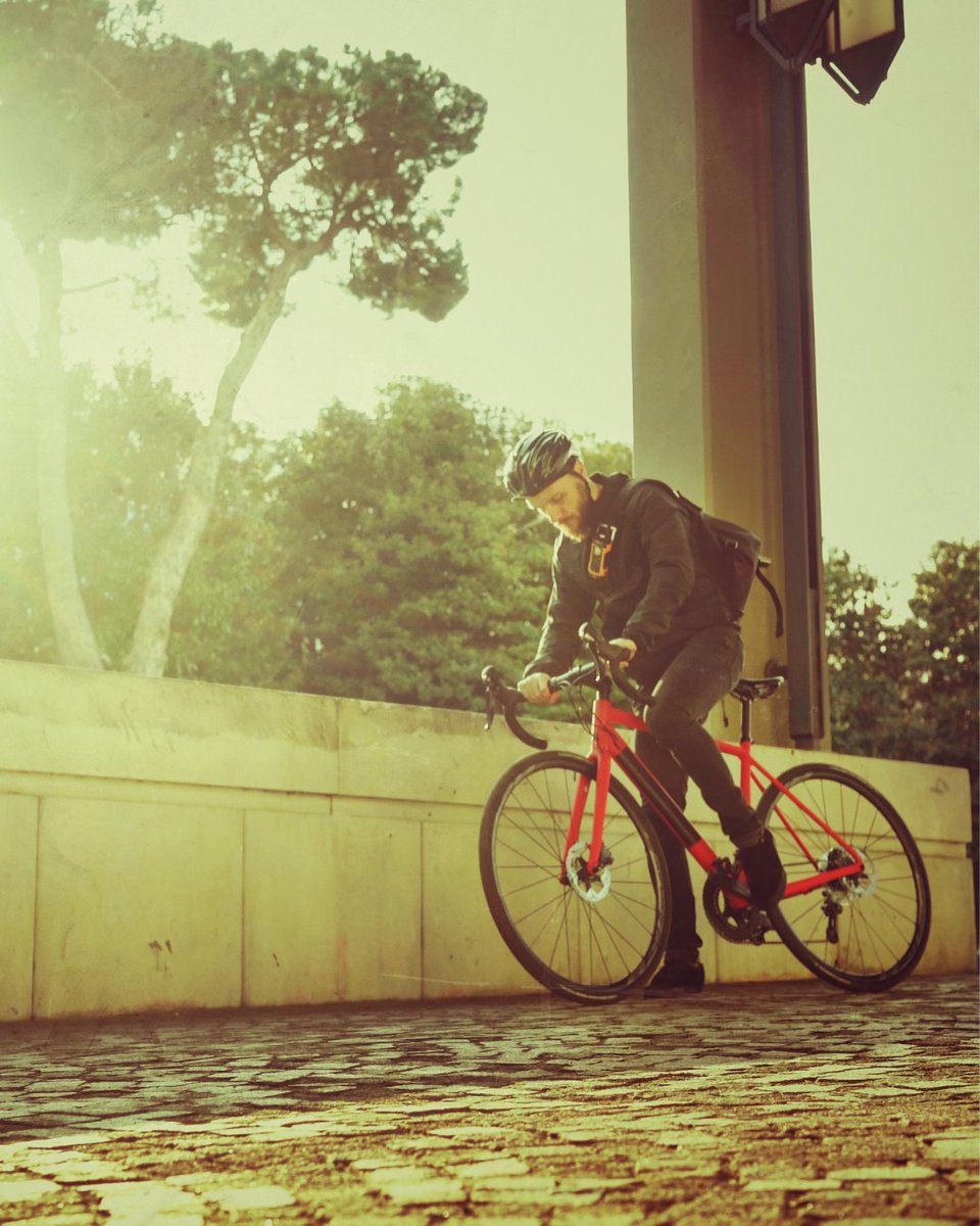 Colder mornings, warmer layers, quieter roads. 🍂
There’s something special about riding when the air is crisp and the world slows down.

Move a little, breathe a lot, and let your ride lead you into the weekend. 🌿🚲

#bicycle #activemobility #move