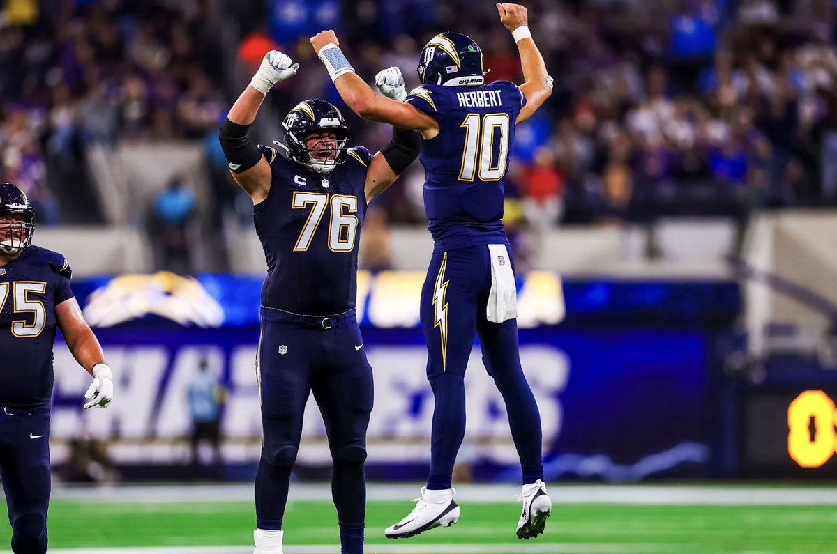 StevenIHaglund's tweet image. Just two dudes who love football #BoltUp