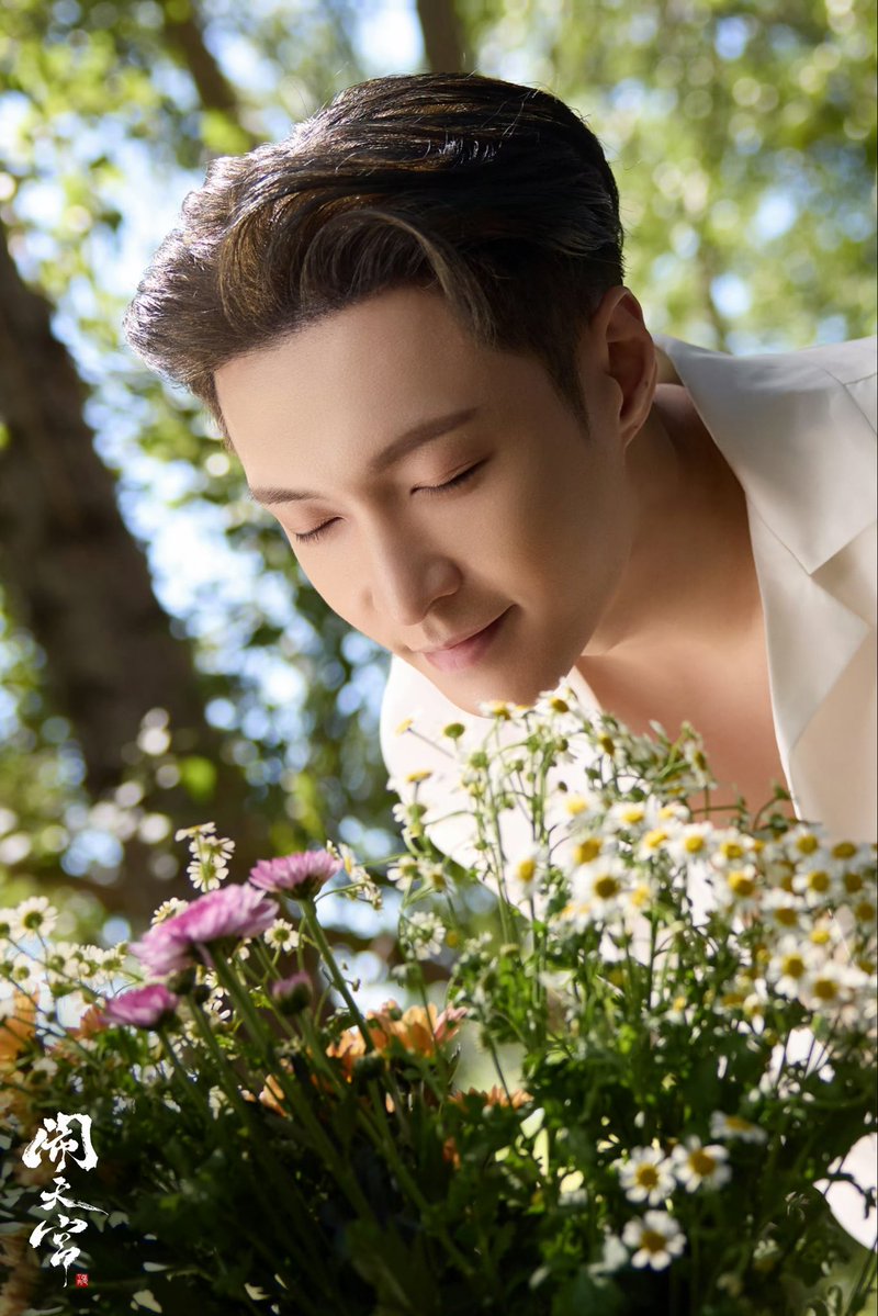 knockknock0408's tweet image. LAY - 张艺兴工作室 weibo