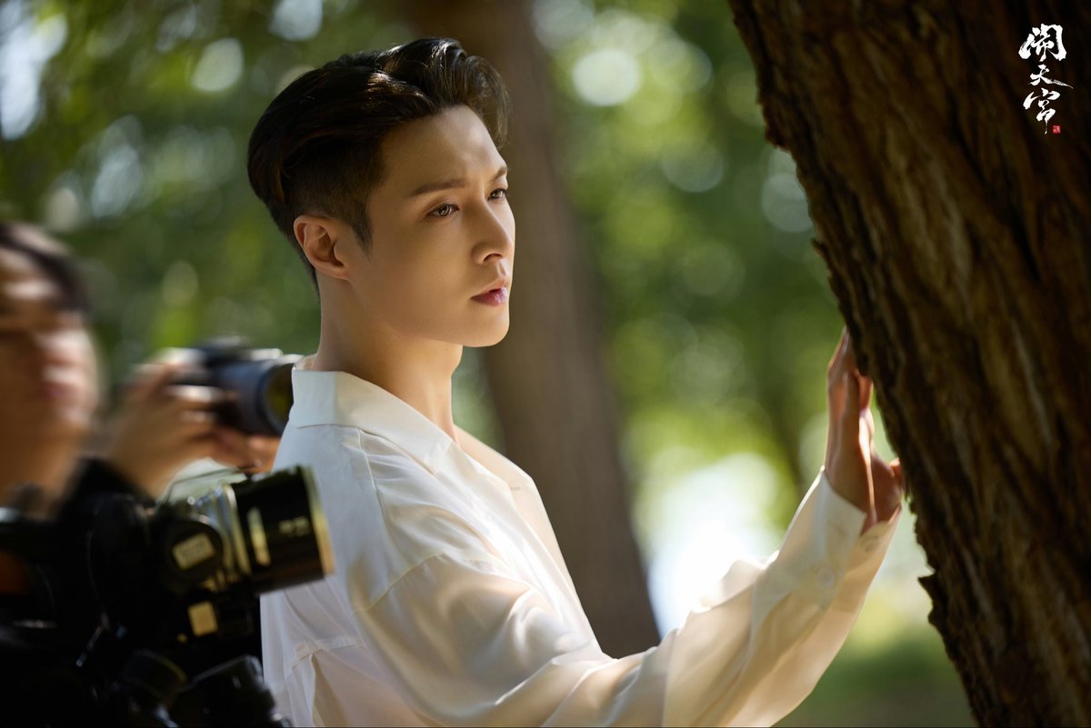 knockknock0408's tweet image. LAY - 张艺兴工作室 weibo