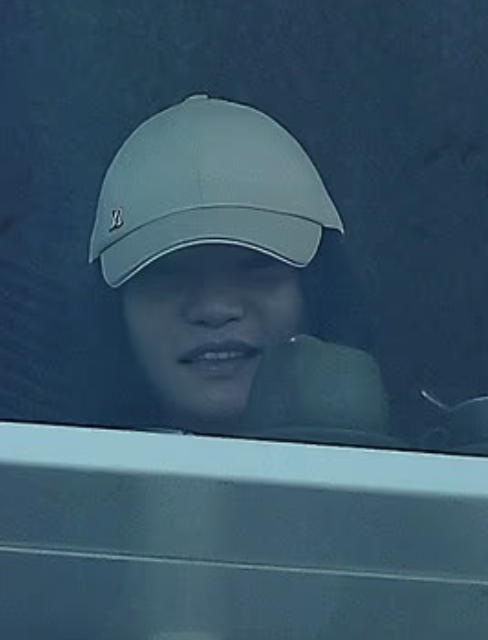 dayubozhu's tweet photo. 前段時間澳洲每日郵報爆出的楊蘭蘭照片，我第一感覺，絕不是習近平後人！但我有一天放大了照片，然後又放大、再放大，，，，，然後我沉默了 https://t.co/uoMnwTBuRg