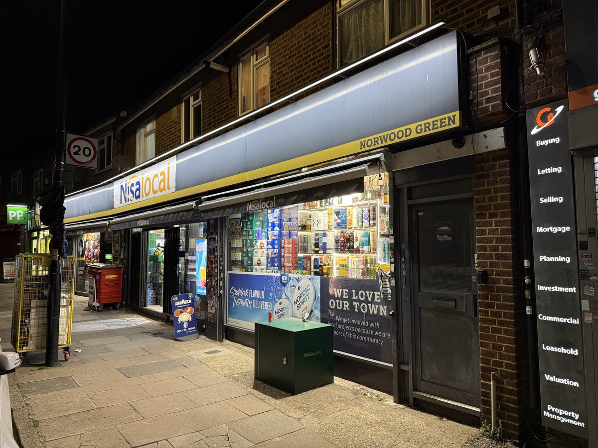 JM4NorwoodGreen's tweet image. Another busy week of casework across #NorwoodGreen ward
This included checking in on local residents &amp;amp; shopkeepers who have reported #casework.
My weekly ward round has proved a valuable resource to engage &amp;amp; hear constituents concerns. I am listening to you all across the ward.
