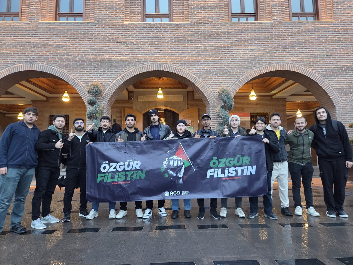 Hacı Bayram-ı Velî Camii'nde sabah namazı buluşmamızı gerçekleştirdik. 🇵🇸 🇹🇷
.
.
.
#milget #aybü #milligençlik #sabahnamazı #hacıbayramıveli