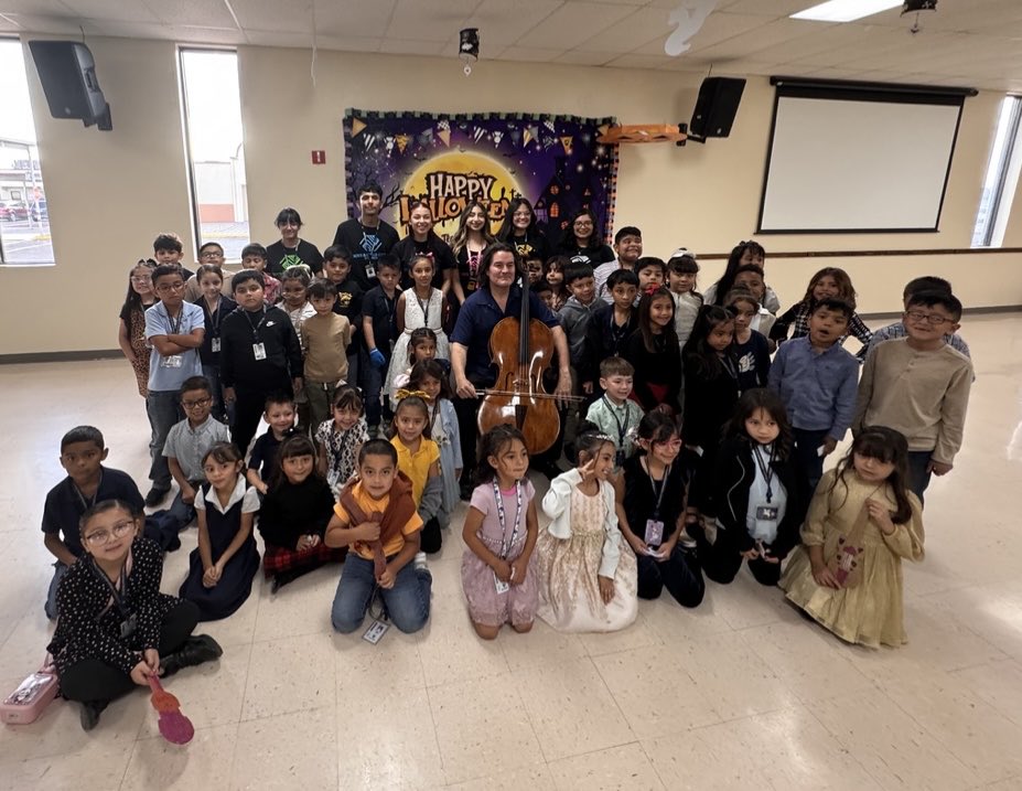 Marisela_BGC's tweet photo. Zuill Bailey had us at cello! 🎻Yesterday’s performance and conversation with the incredible cellist captivated our Club kids and parents alike. @zuillbailey  @jlsambrano @BgcElpaso  #lLightsOnAfterSchool #texasACE #BeTheDifference https://t.co/NpAYHXsu4R