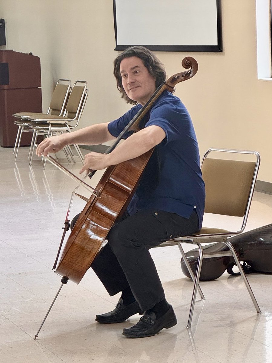 Marisela_BGC's tweet photo. Zuill Bailey had us at cello! 🎻Yesterday’s performance and conversation with the incredible cellist captivated our Club kids and parents alike. @zuillbailey  @jlsambrano @BgcElpaso  #lLightsOnAfterSchool #texasACE #BeTheDifference https://t.co/NpAYHXsu4R