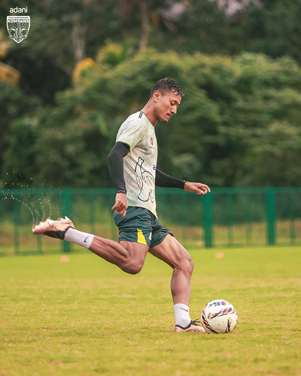 Tvmkombansfc's tweet photo. The grind doesn't stop for the weather!

#ennumkombans #kombansfc #superleaguekerala #thiruvananthapuramkombansfc

@slk_kerala @AdaniOnline @AdaniSportsline
@hospital_kims @JPMcAloon @fni
@StarFootball @footballdaily @Goal_India
@KhelNow @IMinnows @IFTWC https://t.co/unImb1bynG