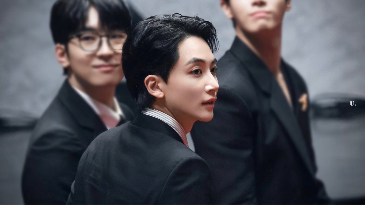 볼살팬거진짜존나ㅜㅜ샥시하게생겻고..
얼굴선ㄹㅇ잘빠져서 이 시간이 아깝다 또..
윤정한 얼굴이 안 쉰다는데 방송을 왜 쉬어야하는거냐고 아..