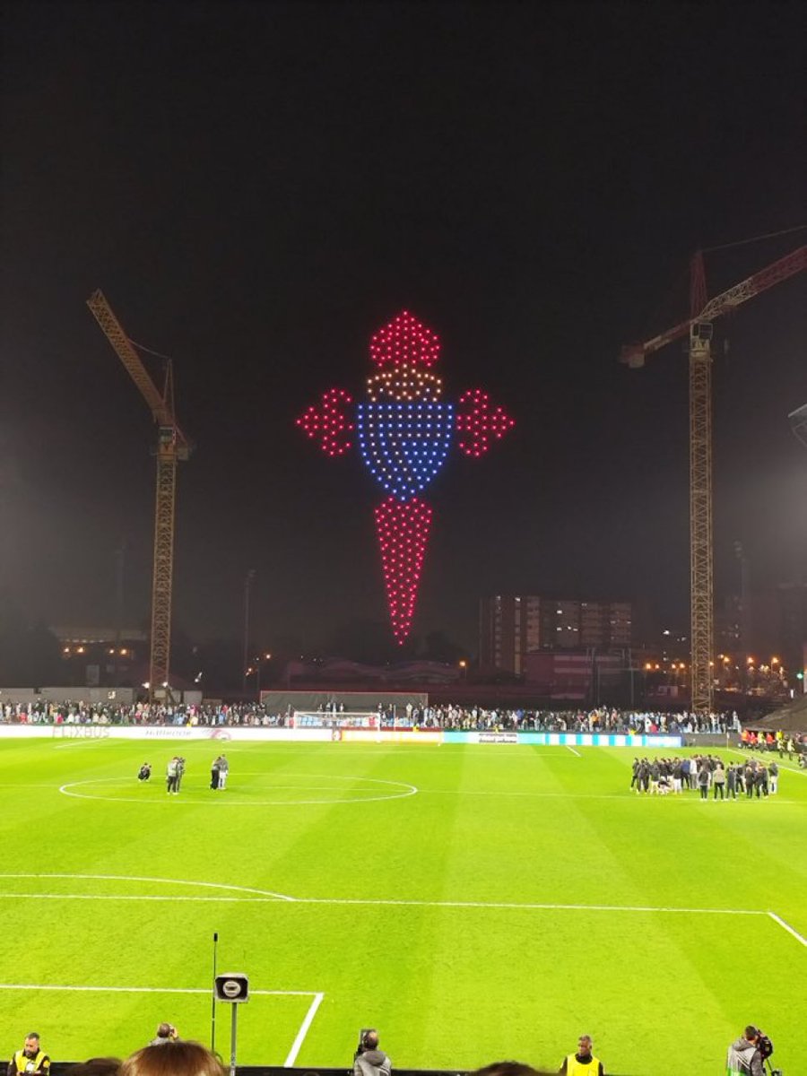 Os imagináis llevar esta tecnología a sitios subdesarrollados? Se pensarían que un ser supremo ha venido a liderar su poblado. 
Sería buenísimo ver la cara de la gente de A Coruña.