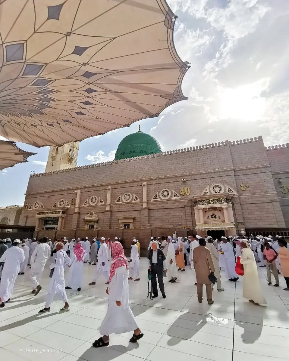 mo7ammed3lihash's tweet photo. فَلَمَّا فَنَى صَبْرِى وَقَلَّ تَجَلُّدِى 
وَفَارَقَنِى نَومِى وَحُرِّمْتُ مَضْجَعِى 
شَكَيتُ لِقَاضِى الْحُبِّ قُلْتُ أَحِبَّتِى 
جَفَونِى وَقَالُوا أَنتَ فِى الْحُبِّ مُدَّعِى https://t.co/XhZxodISQG
