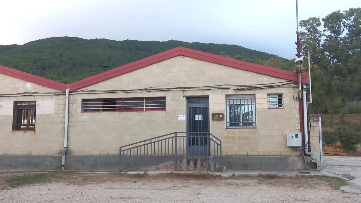 Oficina Comarcal
Tejado de chapa:
Soportando temperatura -9ºC a 34 º
9 #AAMM y 5  vacantes, gestionando un operativo de 84 personas 
1 ELIF 🚁💦👩‍🚒👩‍🚒👩‍🚒👩‍🚒
3 charlys🚒🚒🚒👩‍🚒👩‍🚒👩‍🚒👩‍🚒
6 conveniadas👩‍🚒👩‍🚒👩‍🚒👩‍🚒👩‍🚒
4 romeos 🚙🚙🚙👩‍🚒👩‍🚒👩‍🚒
2 torres🗼🗼
¿Medidas? <a href="/alferma1/">Alfonso F. Mañueco</a> <a href="/consejeromavcyl/">Juan Carlos Suárez-Quiñones</a>
¿Donde?