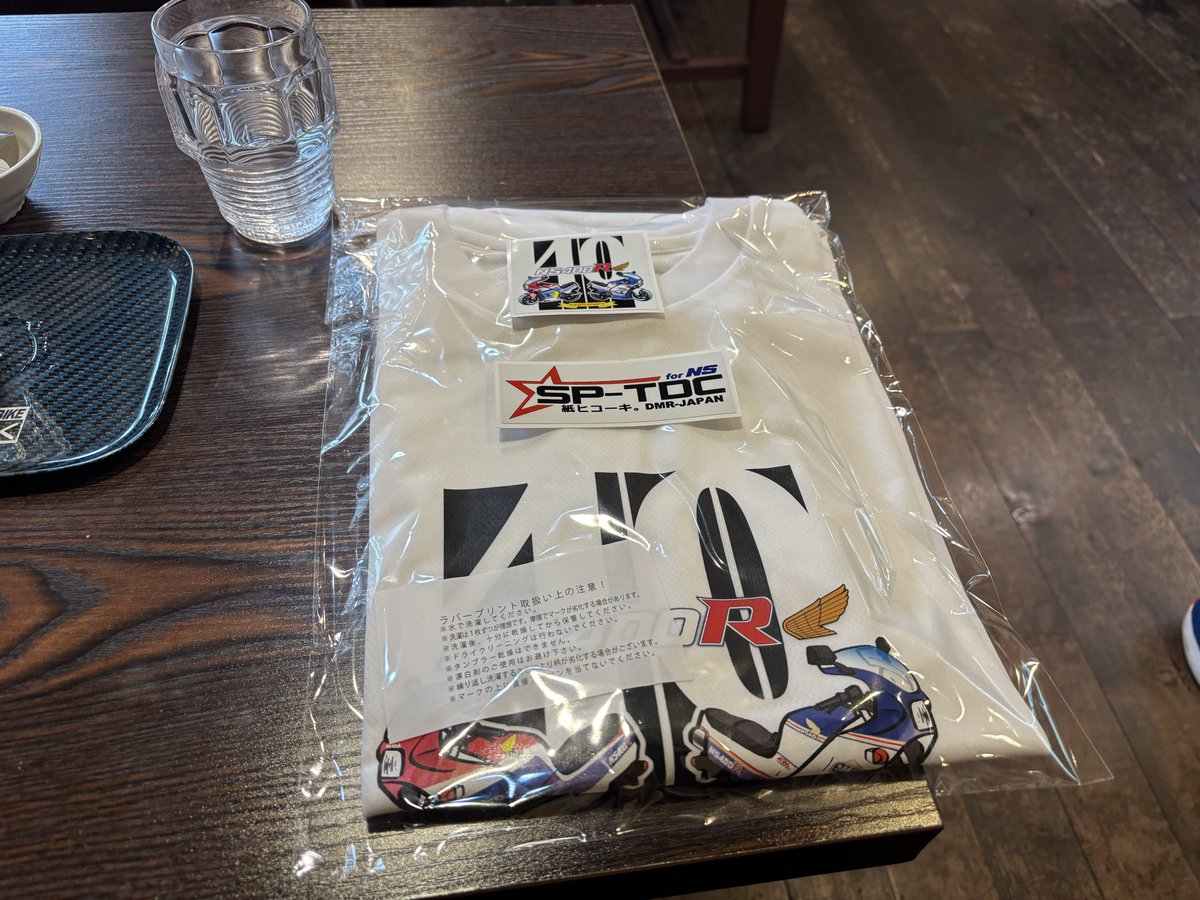 Sfdm4kz1qUiq6h4's tweet image. 本日は季節限定のキノコドリア🍄🟫
40周年の記念ステッカー、Tシャツ、
開発者の青木さんからのNS開発秘話データーを購入〜ヽ( ̄▽ ̄)ノ
#ns400r
#げんらく