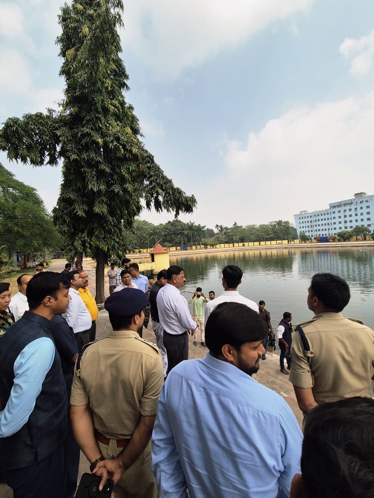 आज राजधानी राँची के विभिन्न छठ घाटों का दौरा कर पूजा की तैयारियों एवं सुविधाओं का जायज़ा लिया और अधिकारियों को आवश्यक दिशा-निर्देश दिए।

हम यह सुनिश्चित कर रहे हैं कि पूरे राज्य में छठ पूजा के दौरान श्रद्धालुओं को किसी भी प्रकार की असुविधा न हो।
छठ मइया की कृपा सभी झारखण्डवासियों