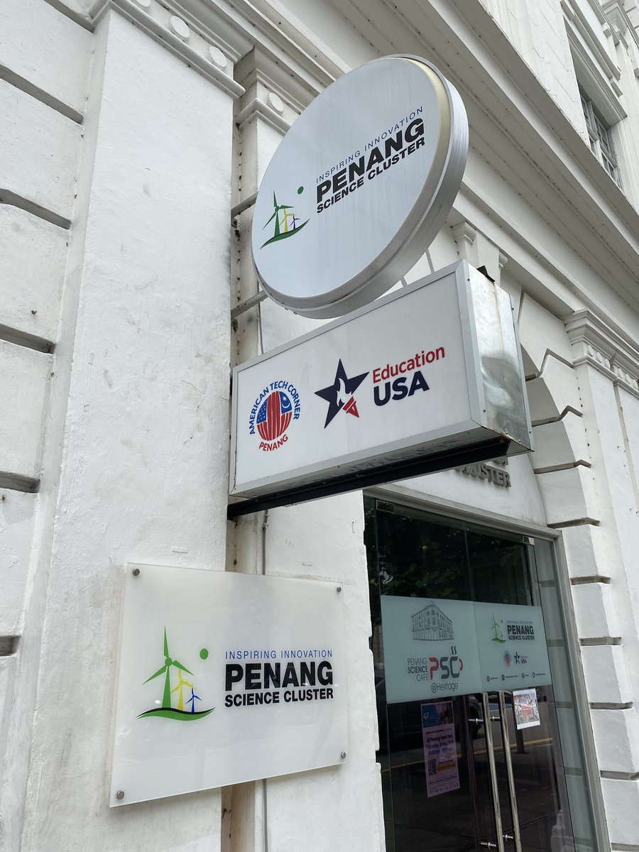 JapanConsulate's tweet image. Oct 24th in #Penang. I visited #DigitalPenang and learnt about its activities from Mr Ts. Ng KWang Ming, CEO, and his team. A few days ago, I tried to go green w/ #PGC, now I try to go digital w/ DG! Very happy to further learn about Penang’s efforts on DX and make them known.