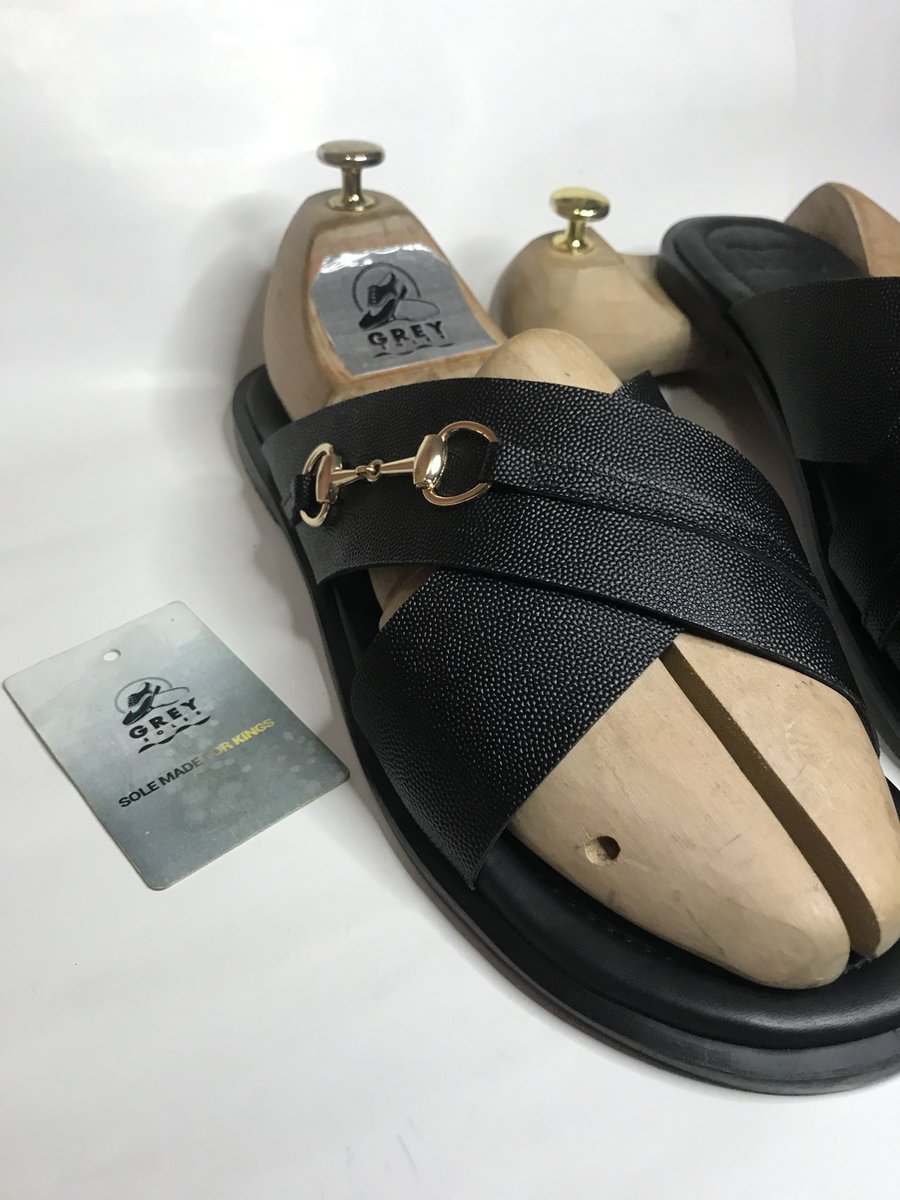 Greysoles_'s tweet photo. Today’s a beautiful day 🌤
Let’s help you step out in style, Greysole’s got the perfect pair for your Friday fit ✨
Available in all sizes
Prices: 18,000 - 20,000 only
#menswear #greysole #everyone #handmade #menfooties #mensfashion #FridayVibes https://t.co/m8qCT42BQU