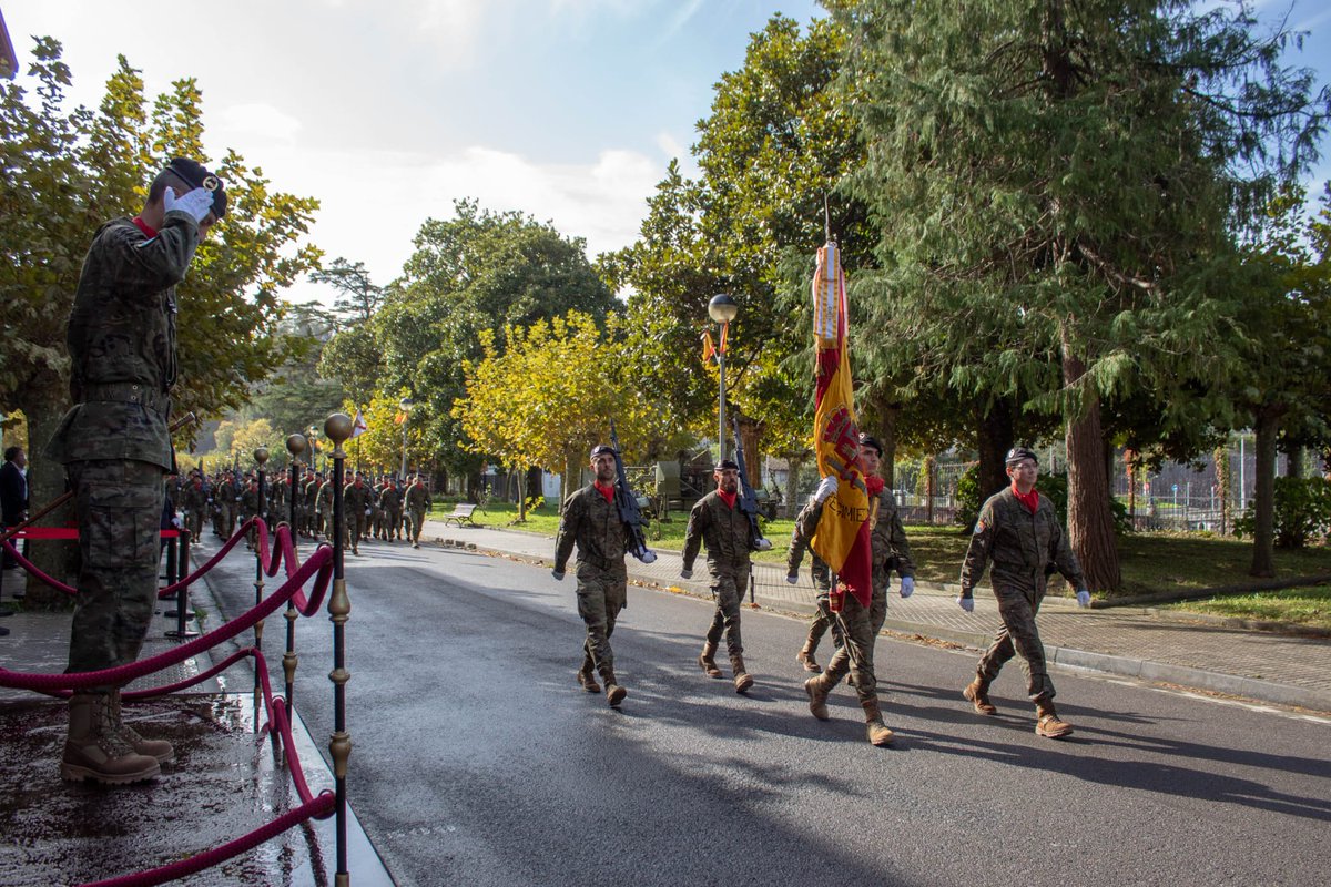 0425Dbarres's tweet photo. El Regimiento “Tercio Viejo de Sicilia” Nº67 celebró su CDXC aniversario #SanSebastián con un Acto Militar en el que se rindió  homenaje a los caídos y entrega de condecoraciones.
¡490 años de valor, firmeza y constancia!
#SomosTuEjército #OrgulloMilitar #TercioViejoDeSicilia67 https://t.co/Xmm1y2LM1b