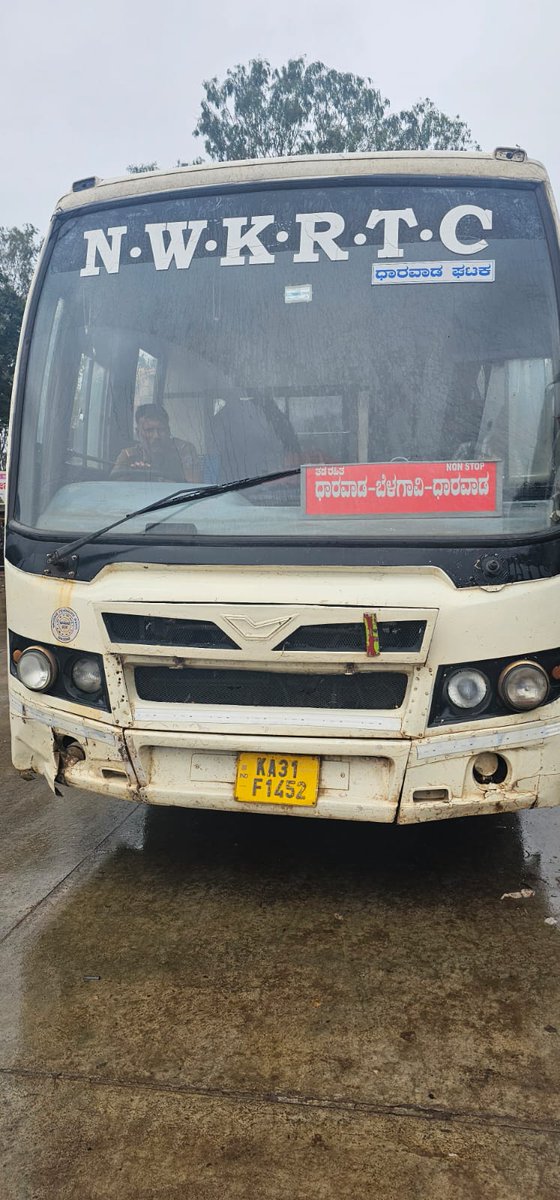 sunilpol_8's tweet photo. @nw_krtc 
@RLR_BTM
ಸರ ನಾವು ದಿನಾಲು ಬೆಳಗಾವಿಯಿಂದ ಧಾರವಾಡ ಕ್ಕೆ ರಾಜಹಂಸ ಬಸ ನಲ್ಲಿ
 ರೂ 140 ಕೊಟ್ಟು ಪ್ರಯಾಣ ಮಾಡ್ತೀವಿ.
ಆದರೆ ಬಸ್ಸಿನ ವ್ಯವಸ್ಥೆ ಸರಿಯಾಗಿಲ್ಲ...ಮಳೆ ಬಂದ್ರೆ ಸೋರುತ್ತೆ, ಸೀಟು ಗಳು ಎಲ್ಲ ಗಲಿಜಾಗಿವೆ,ಒಳಗಡೆ AC ಇಲ್ಲ,ಎಲ್ಲಿ ನೋಡಿದರೂ ಬರೀ ಧೂಳು ಕಾಣುತ್ತೆ.
ಇದರ ಬಗ್ಗೆ ಗಮನ ಹರಿಸಿ.
ಬಸ ಸಂಖ್ಯೆKA31 F1452. https://t.co/7rOGhByOfH