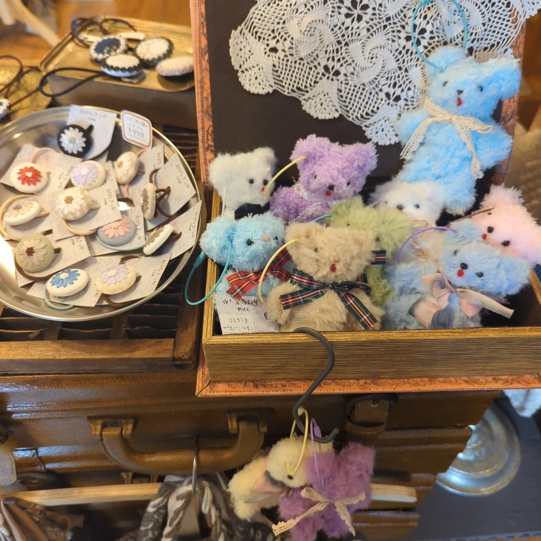 moca_m_o's tweet photo. atelier and shop moca⁡ ⁡ 𝐨𝐩𝐞𝐧 ⸒⸒ _🍬
⁡⁡今週末は高円寺フェスが開催されます🎊北口駅前広場や南口アーケードでパフォーマンスがあったり、商店街のお店ではついお買い物したくなるようなイベント盛り沢山のようです👍mocaは通常営業ですが…😌笑
では今日も19じまでお待ちしてます🎶suu🐞 https://t.co/BArILSJFFn