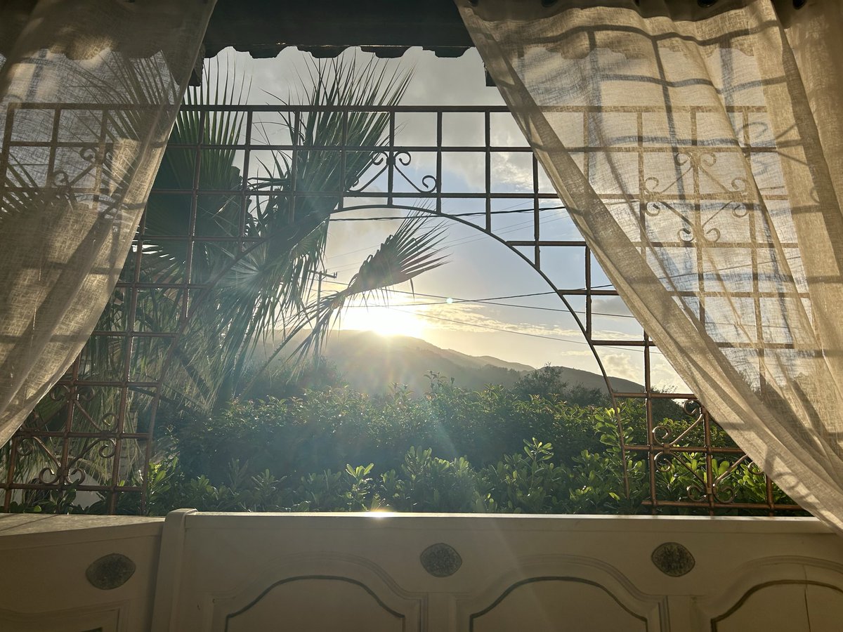 leiane1's tweet photo. Good morning, family. 

I hope you’re all well? 

All eyes are on @RaylsLabs 

Banks and institutions can issue assets privately inside a trusted framework for the first time thanks to @RaylsLabs they’re setting the bar high for banking integration. 

What’s on your radar this week? 

Oh and as always! 

@ChimpersHQ is the alpha! 

Much love, always 💚