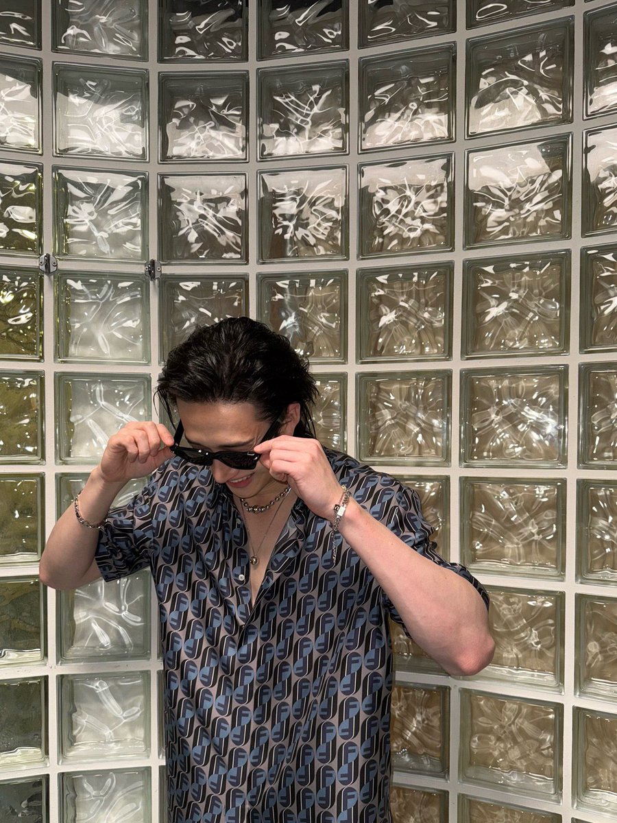 spearhyunnie's tweet photo. chan instagram update: 😎 https://t.co/pcfUaUsqqx