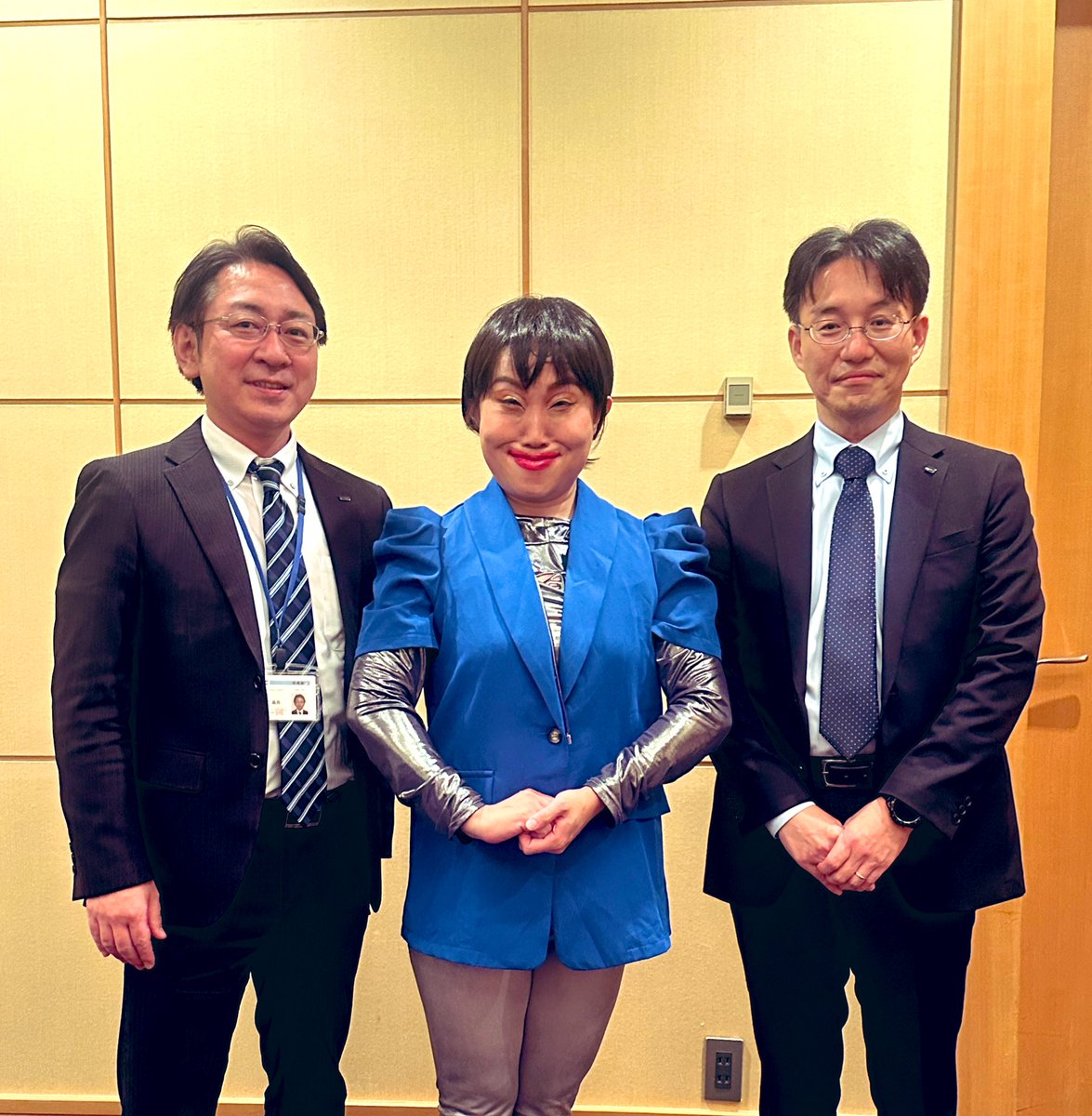 Kintalo_'s tweet image. 皆様温かいメッセージありがとうございます
私キンタロー。本日めでたく
12歳（精神年齢）の誕生日を
迎える事ができました

引き続き国民の皆様に
沢山喜んでもらえるべく

まねて！まねて！まねあげてまいります！！
#やりはじめて1日目の高市早苗首相
#お誕生日
#10月24日
#adoと木村カエラ