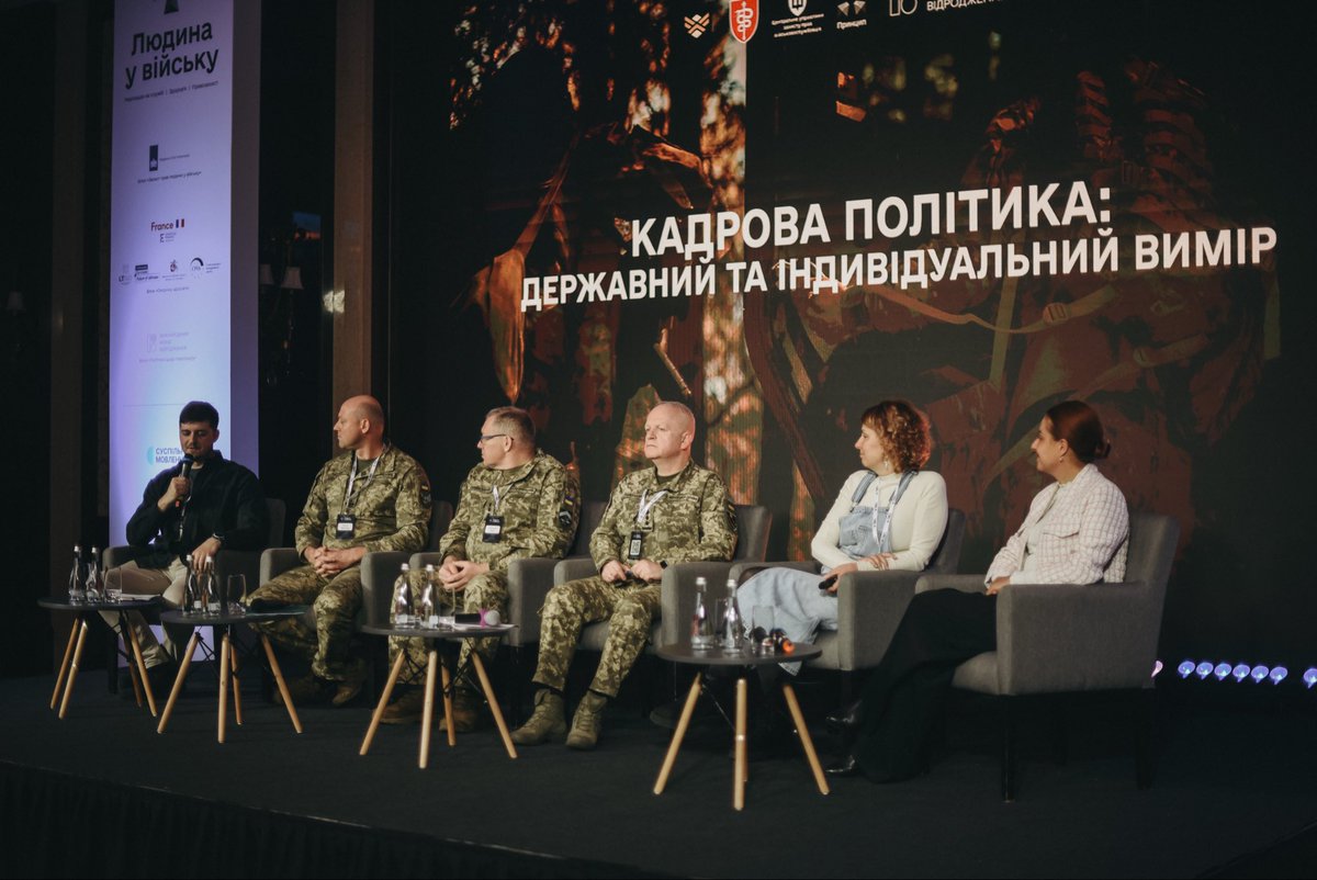 [ENG below] Людина у війську

Разом із Правозахисним центром для військовослужбовців Принцип <a href="/Pryncyp_UA/">Принцип</a>, Департаментом охорони здоров’я МОУ <a href="/DefenceU/">Defense of Ukraine</a> та Головним управлінням захисту прав військовослужбовців МОУ провели цього тижня конференцію «Людина у війську». 

У ці два
