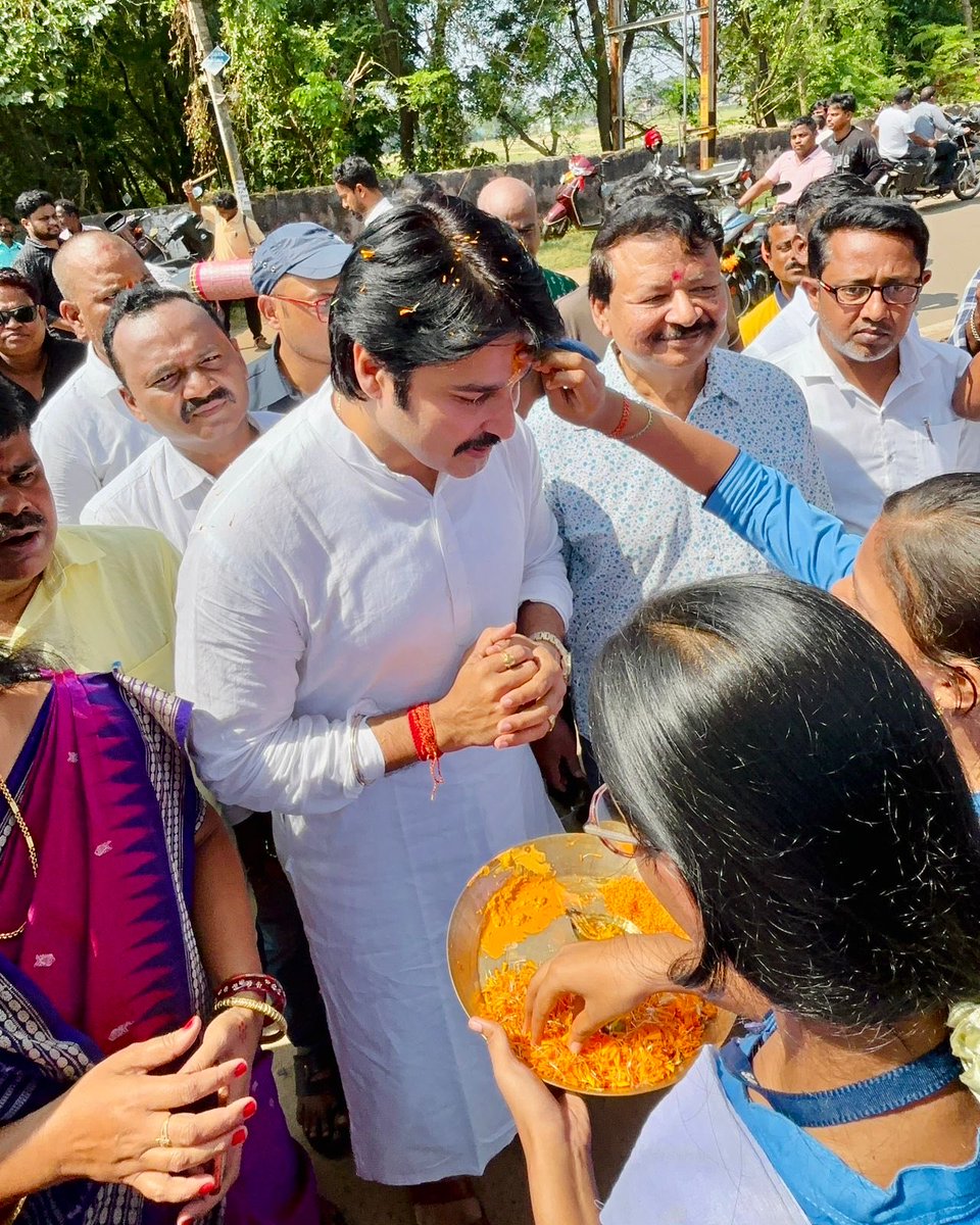 IamAkashDNayak's tweet photo. ଶଶୀଭୂଷଣ ସରକାରୀ ବାଳିକା ଉଚ୍ଚ ବିଦ୍ୟାଳୟରେ ଚାରୋଟି ନୂଆ ଶ୍ରେଣୀ ଗୃହ ନିର୍ମାଣର ଶୁଭ ଭିତ୍ତିପ୍ରସ୍ତର ସ୍ଥାପନ କଲି ।
ବାଳିକା ଶିକ୍ଷା ହେଉଛି ଉନ୍ନତିର ମୂଳ ମନ୍ତ୍ର - ଏହି ଉଦ୍ୟମ ସେଥିରେ ଏକ ଦୃଢ଼ ପଦକ୍ଷେପ ।
#GirlChildEducation #EmpoweringGirls #EducationForAll #SchoolDevelopment #BuildingFuture #Korei #Odisha