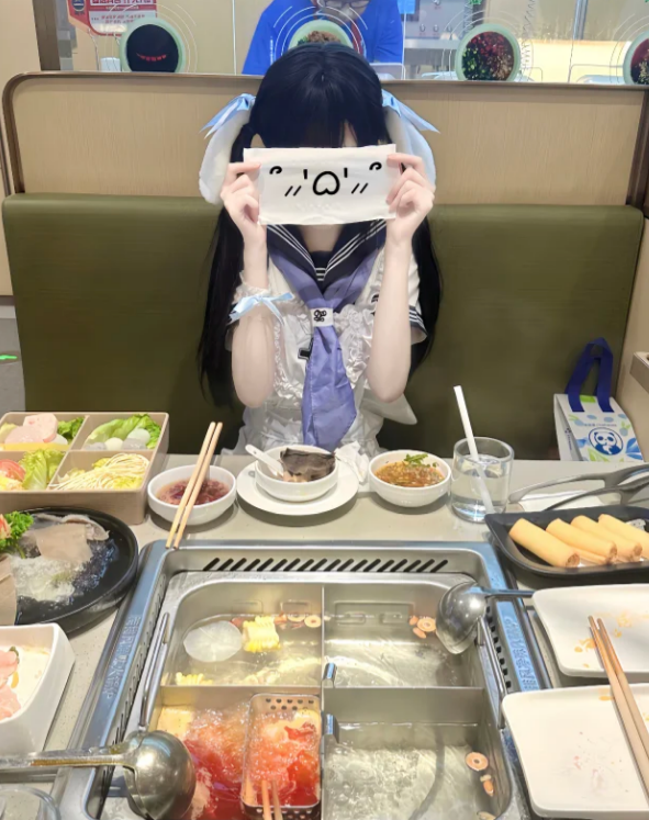 chris3896047's tweet photo. 妮妮来恰饭啦⌯⦁⩊⦁⌯ಣ #萝莉 #海底捞 https://t.co/6zZmjKFH8d