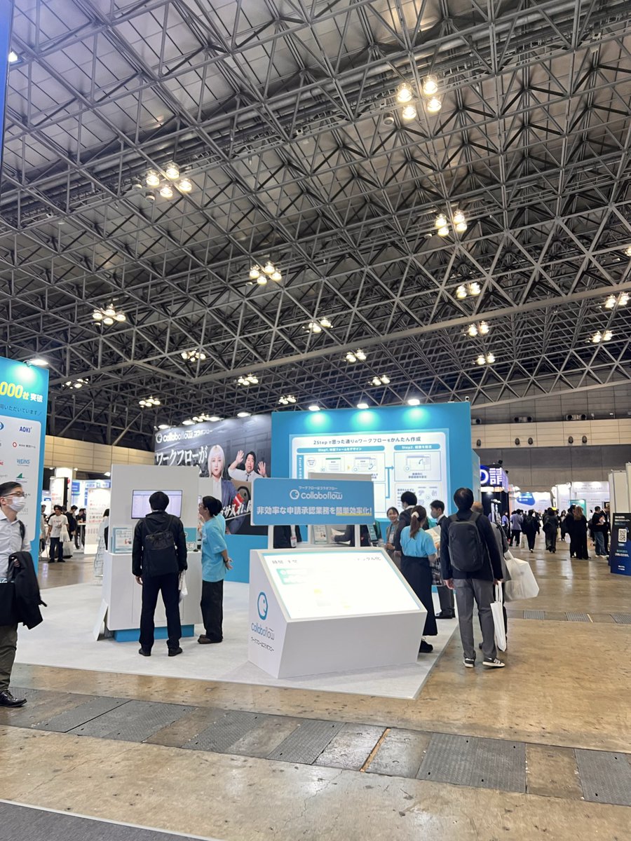 HDC946's tweet photo. 幕張メッセで開催中の IT Week に来ています。
展示内容も面白いけれど、ついブースの作り方や
人の流れの工夫に目がいってしまう👀
どの会社も、それぞれの“伝え方”があって見ていて楽しい。

#ITWeek #幕張メッセ #展示会 #ブースデザイン #HDC https://t.co/GfJVNVvrJY