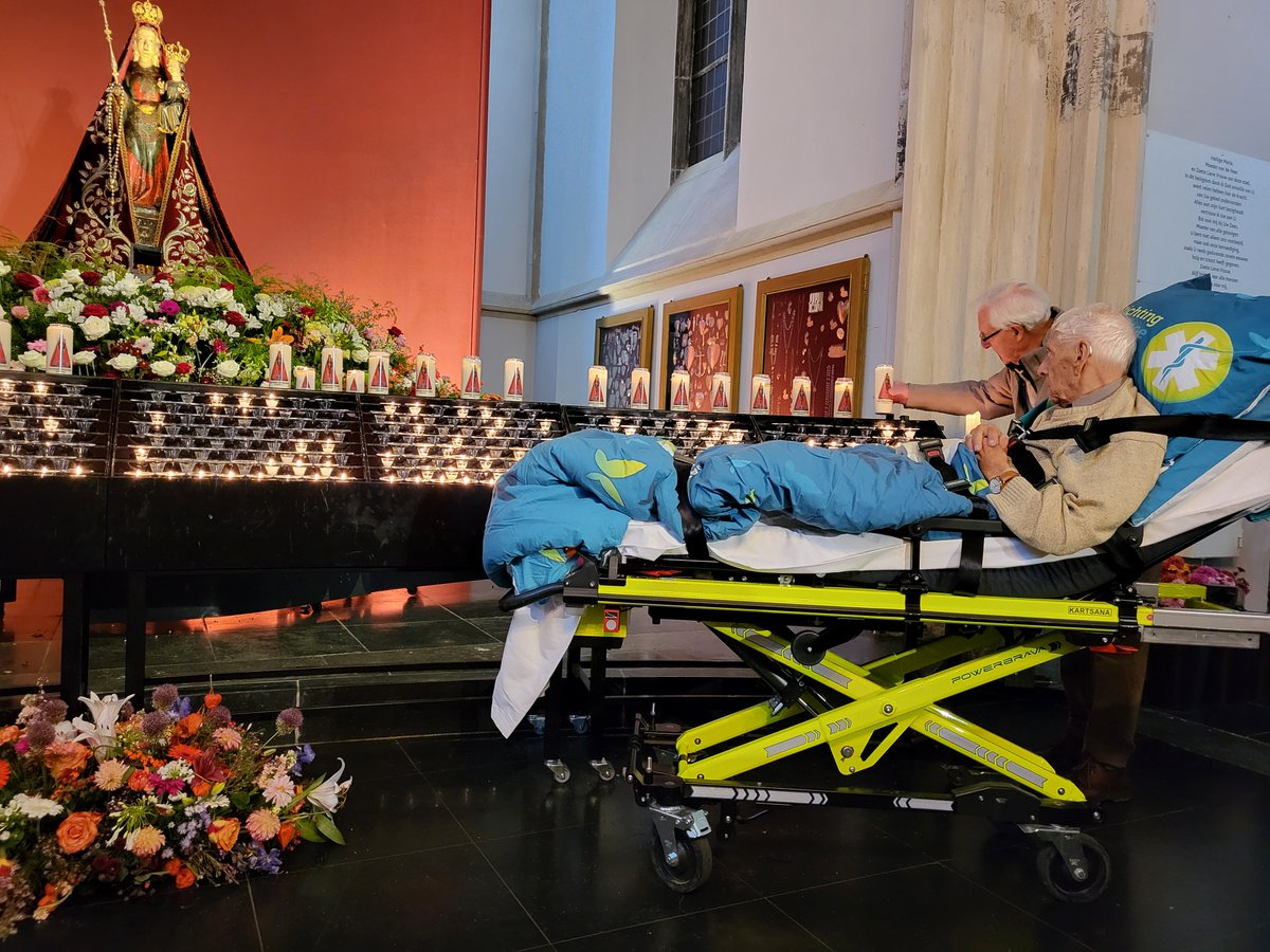 Samen met je broer naar de Sint Jan Kerk in 's-Hertogenbosch. Ook vandaag helpen wij zes immobiele en/of terminale patiënten met het vervullen van hun laatste wens.