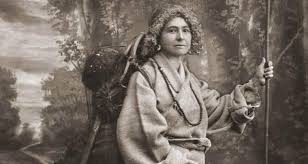 mariobianchi18's tweet photo. Il #24ottobre 1868 nasceva #AlexandraDavidNeel. Prima europea a esplorare il #Tibet, a quel tempo sconosciuto e interdetto agli stranieri. Va anche ricordata per i suoi studi sulle religioni orientali e per essere stata l’iniziatrice delle relazioni tra buddismo e Occidente. https://t.co/P6tMu559gq