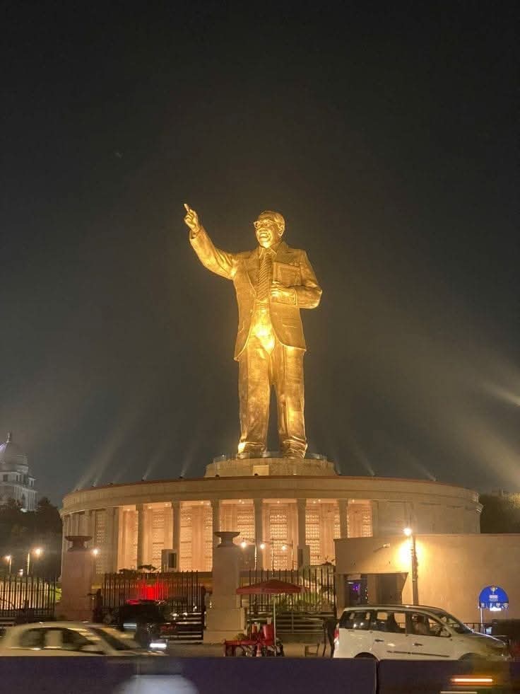 बाबा साहब का ही दिया खाते हो, बाबा साहब का का ही दिया पहनते हो, तो फिर जय भीम बोलने में क्यू शर्माते हो...?
लिखो गर्व से #जयभीम