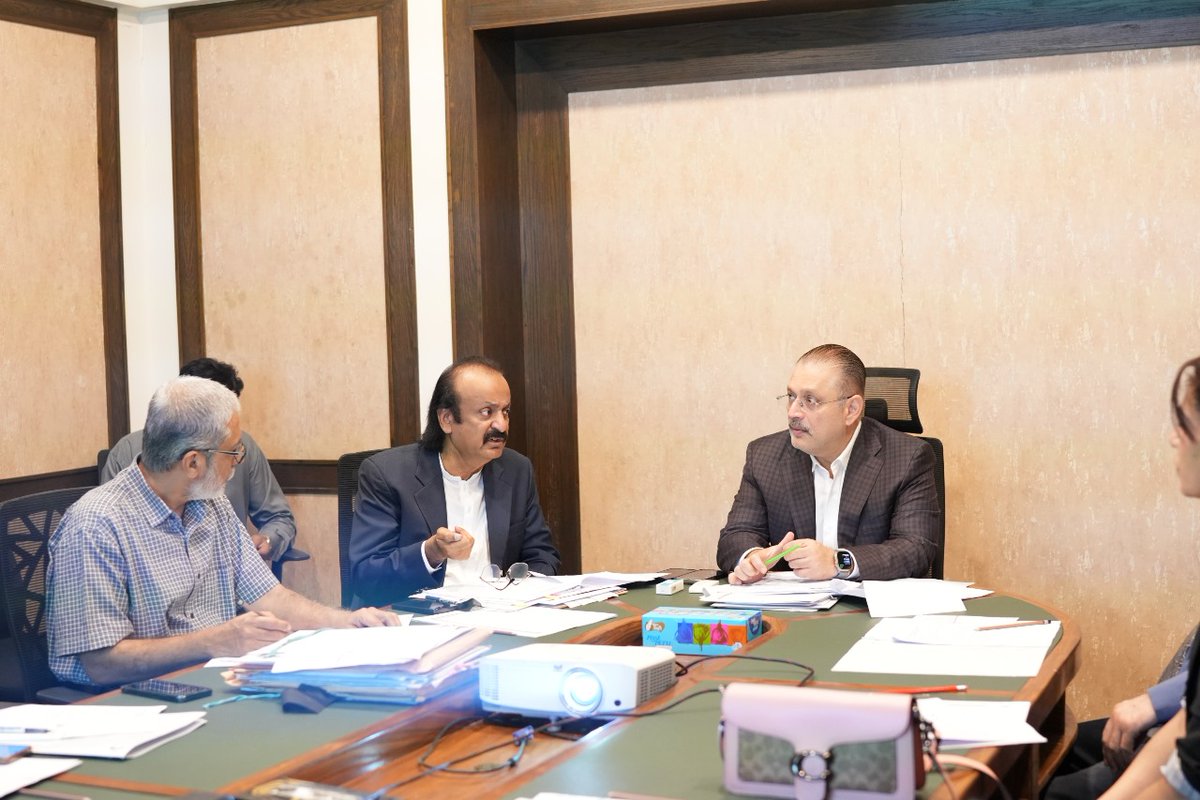 AliPanhwar25512's tweet image. محکمہ اطلاعات سندھ کا کنٹینٹ اینڈ پروڈکشن بورڈ اجلاس، صدارت شرجیل انعام میمن نے کی۔
چار فلمی منصوبے مکمل، نئی فلموں کی نمائش و مارکیٹنگ پر غور۔
“یہ منصوبے صوبے کے مثبت تشخص کو اجاگر کریں گے۔”
#SindhCulture #FilmDevelopment  @sharjeelinam @SyedNasirHShah