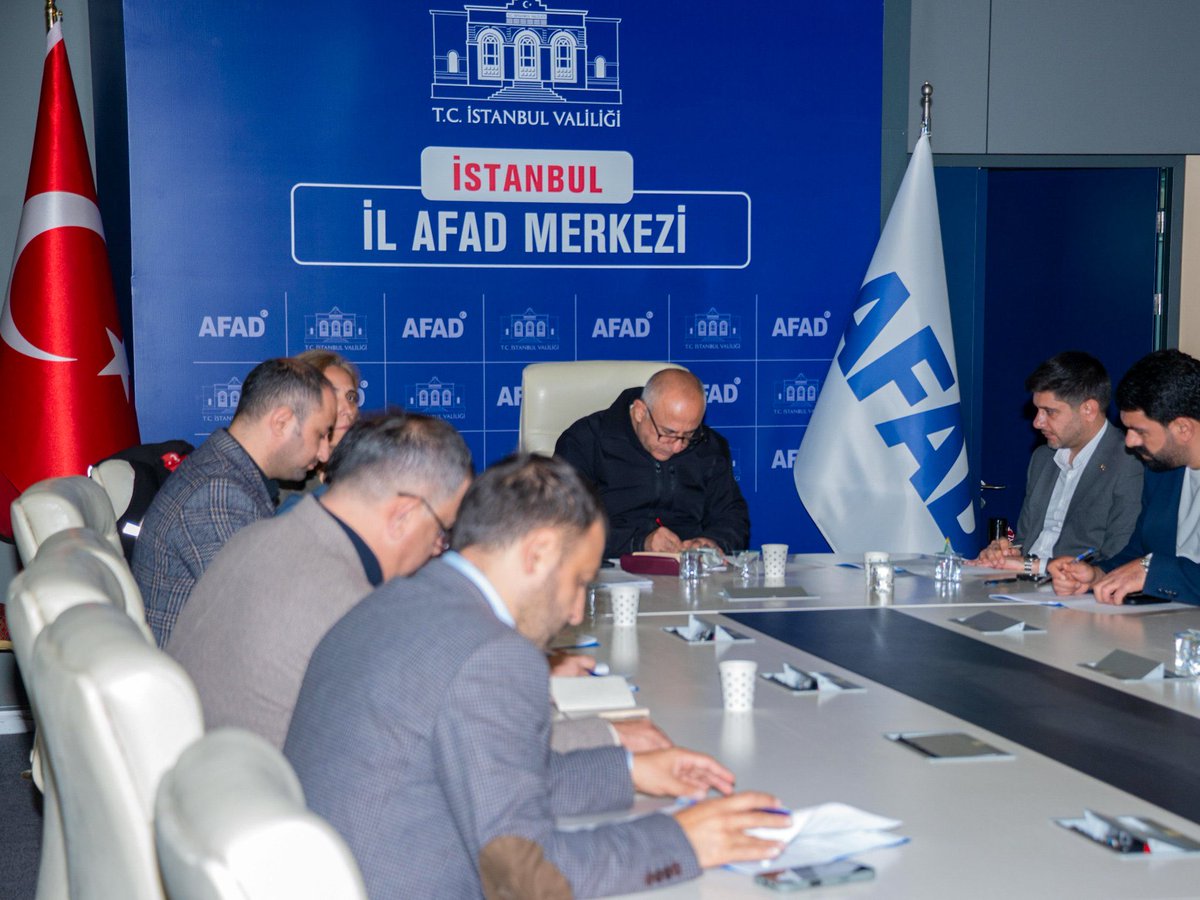 Sayın Valimiz Davut GÜL’ün talimatları doğrultusunda, Vali Yardımcımız Mahmut HERSANLIOĞLU başkanlığında 39 ilçemizde İl Afet Risk Azaltma Planı (İRAP) Değerlendirme Toplantıları gerçekleştirilmeye başlanmıştır. Bu kapsamda İl AFAD Merkezi’nde düzenlenen toplantıya; Sultanbeyli