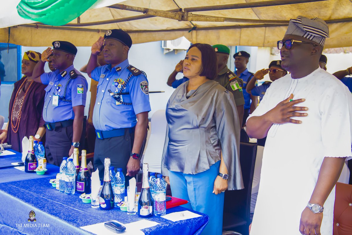 okikiola_mo's tweet photo. I accompanied my Principal, Aare Taoheed Adebayo Taiwo to welcome the Lagos State Commissioner of Police to Area D Command,Mushin. 
#AareTaoheedAdebayoTaiwo 
#Ejigbo 
#Lagos 
#Security 
#Police https://t.co/U5D0vpN5IM