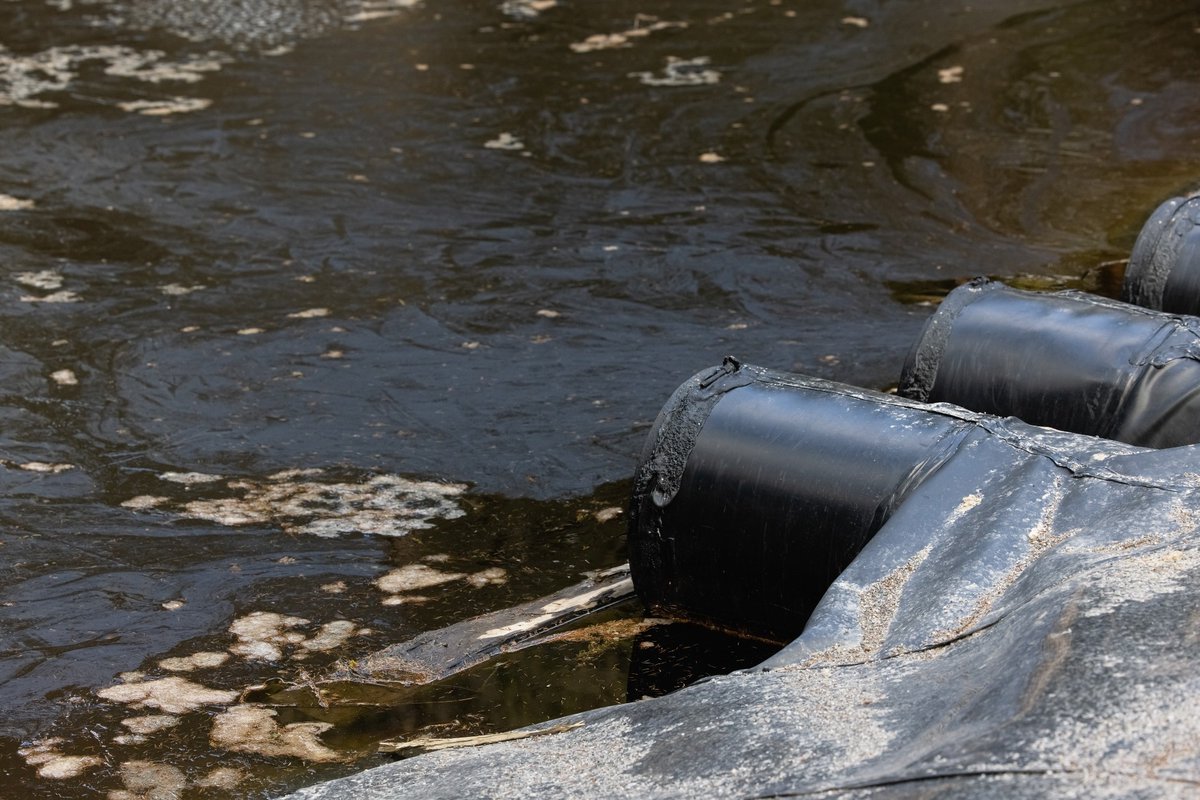 AZoRobotics's tweet image. 🌊🛰️ AI just made oil spill detection smarter. A new satellite-based system locates spills and determines if the oil is thick or thin - game-changer for rapid response! Read more: azorobotics.com/News.aspx?news… #AIDetection #EnvironmentalTech