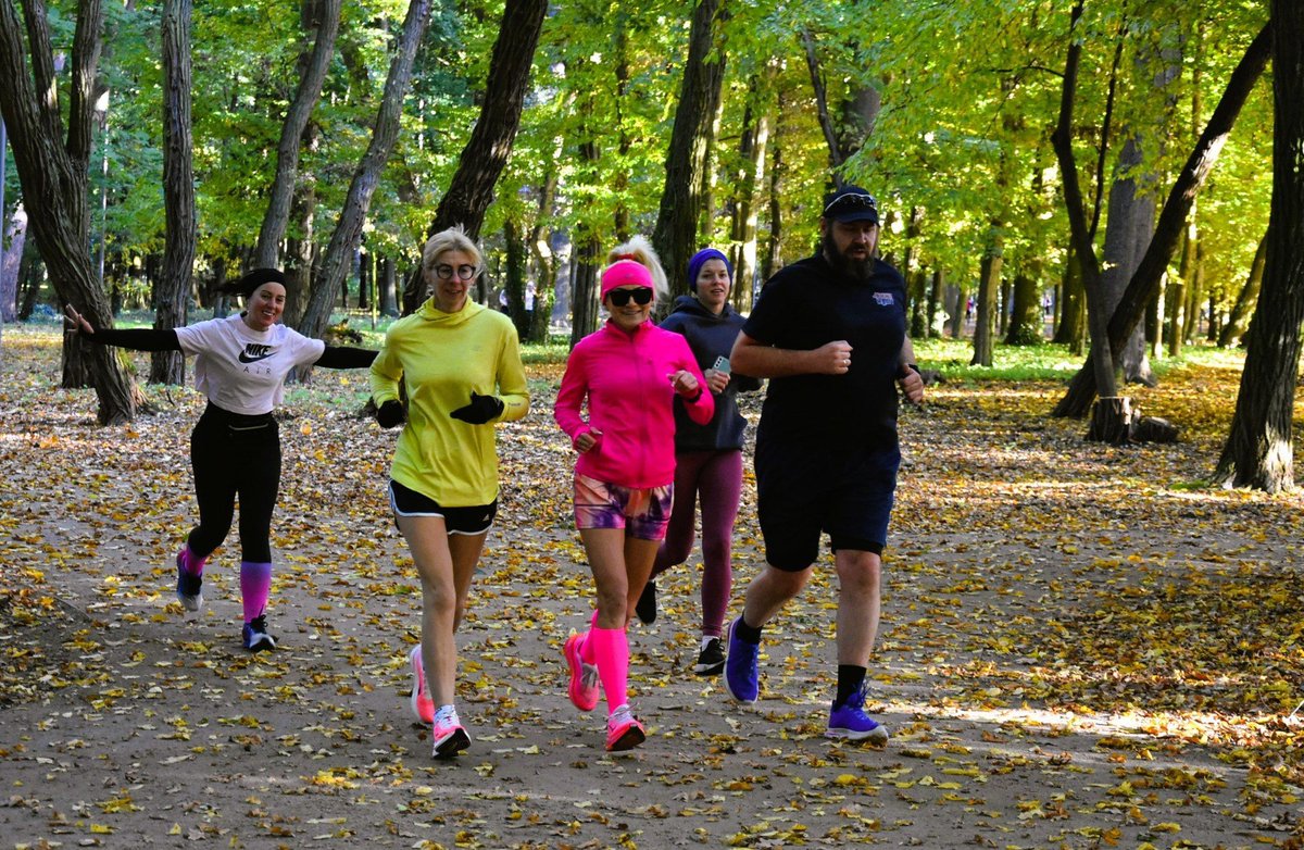 parkrunPL's tweet photo. Weekend tuż za rogiem! 🏁
Nie przegapcie sobotniego parkrunu – start o 9:00!🕘 
Przyjdźcie sami lub z przyjaciółmi – każdy jest mile widziany.😀 
Kto dołączy jutro do nas na trasie?

Fot. Anna Gajewska/ parkrun Park Radolińskich, Jarocin 
#loveparkrun https://t.co/yJvrc4M5UB