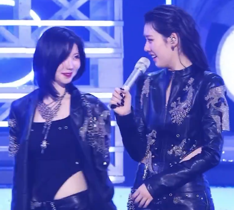 rorastuffs's tweet photo. Mission: Tease Dain by making her giddy.
Result: Success https://t.co/ax2nDXAyg6