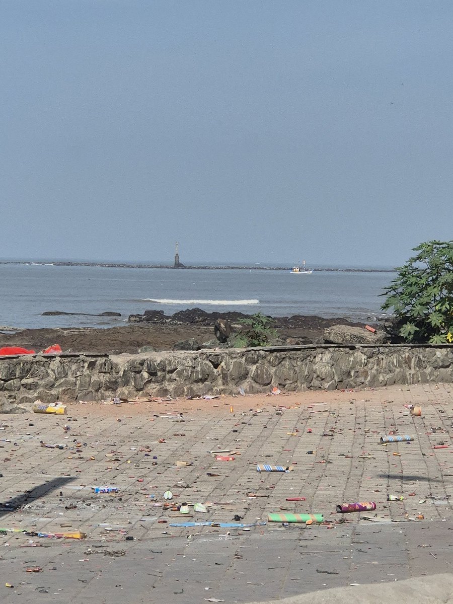 nayanaborthakur's tweet image. This is how we do it.  Burn millions in crackers and leave rubbish !!! This is how we take care of our environment in one of the so- called educated and elite neighborhoods of Mumbai. #Bandra #Carterroad #postdiwali.
