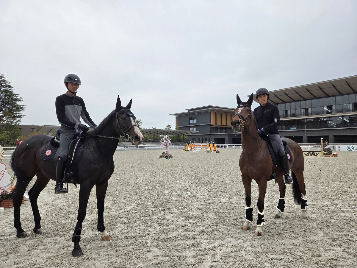 Tokyo Equestrian Festival 2025

明日のエキシビションのリハーサル
行ってきました

明日ご一緒するジャンカズマさんと
記念撮📸

#ダンビュライト #引退競走馬