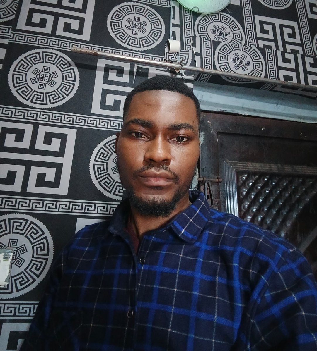 HarvaDesigns477's tweet image. Gm GM everyone, can I get it back?
Tgif.. I'm still your web 2/ web 3 graphic designer 💙. I create Visuals that convert to sales and engagement for Projects and brands.
How about you?