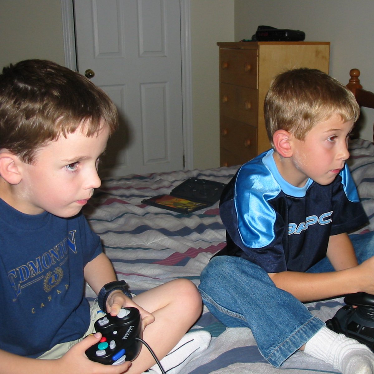 cleopatrickband's tweet image. new song “BURNER PHONE” out now.

“SCRAP” mixtape is out DEC 5 — a handful of cleopatrick tracks that never made it onto their respective projects, sewn together with the sounds of memories spanning what will be soon be 10 years of our band. 

go presave “SCRAP” now. big love.