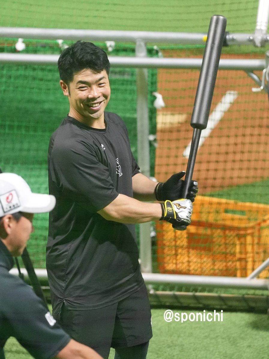 SponichiHawks's tweet image. 日本シリーズを控え笑顔で練習する柳田選手と、近藤選手😁
#sbhawks 
#柳田悠岐 
#近藤健介