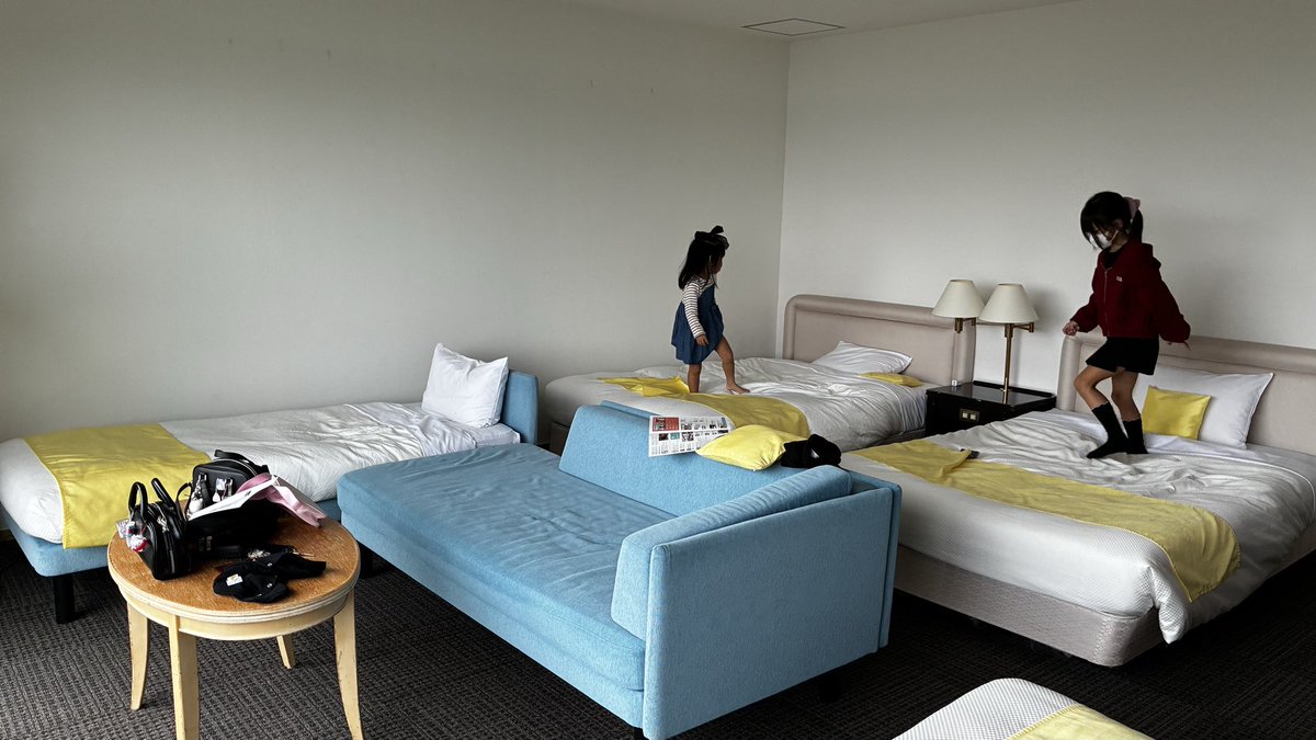 今日は有給取って家族旅行だぁ！！
ラウンジで酒飲み放題はつよつよすぎwwww